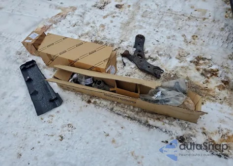 2018 Toyota Rav4 Se z USA, uszkodzony, nr VIN JTMJFREV3JJ736857